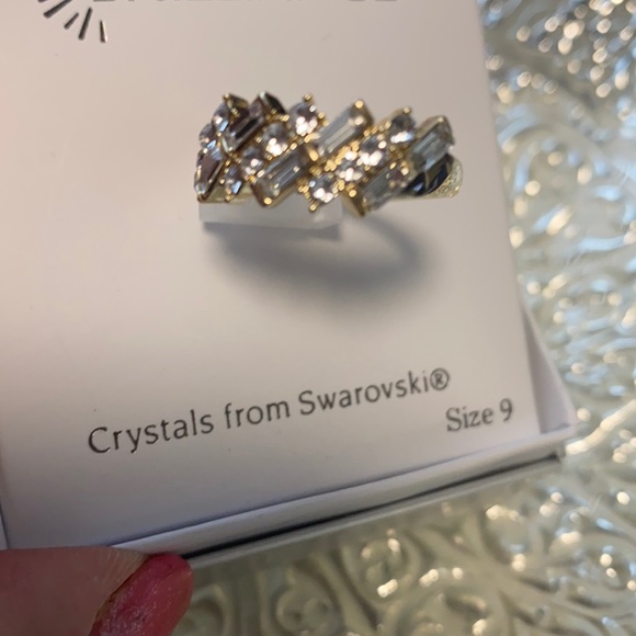 New in box Swarovski Crystal multi stone ring - Picture 3 of 9
